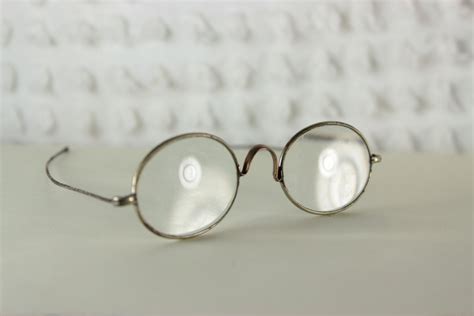 vintage eyeglasses 1800s.